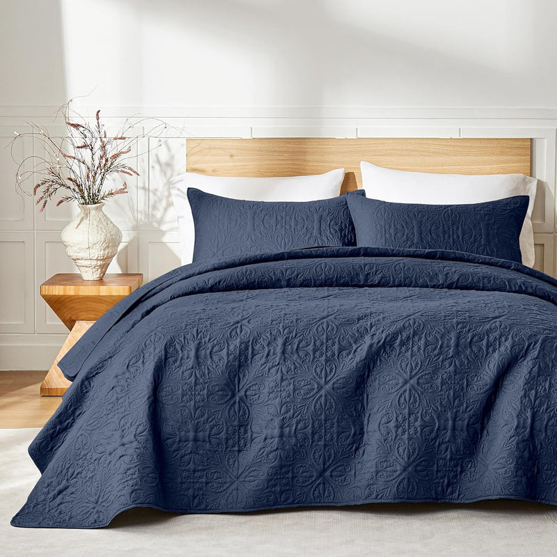 akkialla Full Queen Quilt Bedding Set for All Seasons,Lightweight White Bedspreads Queen Size,Modern Style Microfiber Soft Floral Pattern Coverlet Set(1 Quilt,2 Pillow Shams)