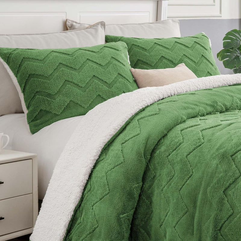 BEDELITE Fluffy Queen Comforter Set - Super Soft Sherpa Grey Comforter for Queen Size Bed, Luxury Warm Bedding Set for Winter, Fuzzy Bed Set 3 Pieces (1 Comforter, 2 Pillowcases)