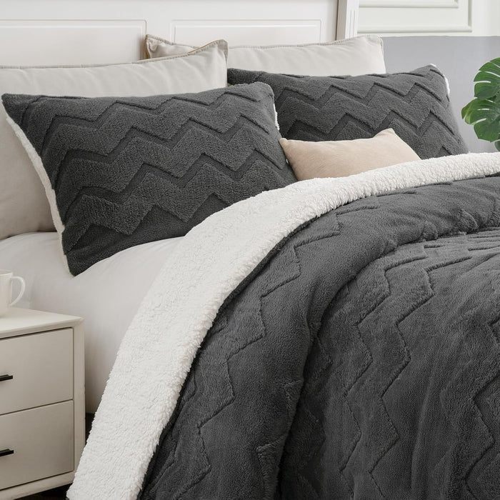 BEDELITE Fluffy Queen Comforter Set - Super Soft Sherpa Grey Comforter for Queen Size Bed, Luxury Warm Bedding Set for Winter, Fuzzy Bed Set 3 Pieces (1 Comforter, 2 Pillowcases)