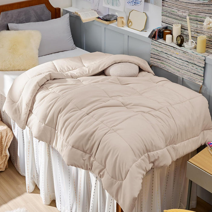 Bedsure Comforter Duvet Insert - Quilted Comforters Queen Size, All Season Duvet, Down Alternative Bedding, with 8 Tabs, Gifts for Women/Men, White, Queen 88 x 88 Inches