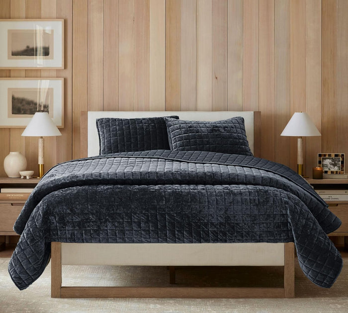 Luxurious Velvet Quilt Oversize King Size Set Ultra Soft Bedding Set Quilted Bedspread Coverlet with 2 Matching Pillow Shams for All Season 120" x128",Army Green