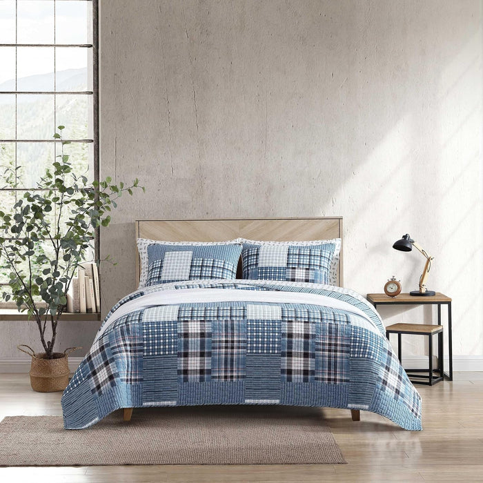 Eddie Bauer - Queen Quilt Set, Reversible Cotton Bedding with Matching Shams, Lightweight Home Decor for All Seasons (Eastmont Navy, Queen)