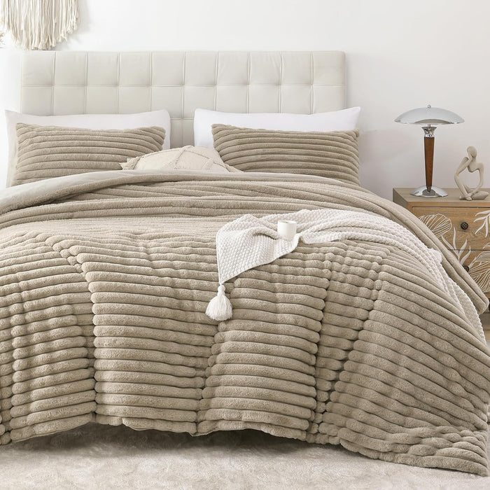 Smoofy Fluffy Queen Comforter Set 3 Pieces - Cream White Fleece Fluffy Comforter Set, Luxury Fuzzy Queen Bedding Set, Soft Warm Bed Set All Season, Heavy Faux Fur Comforter with 2 Pillow Cases