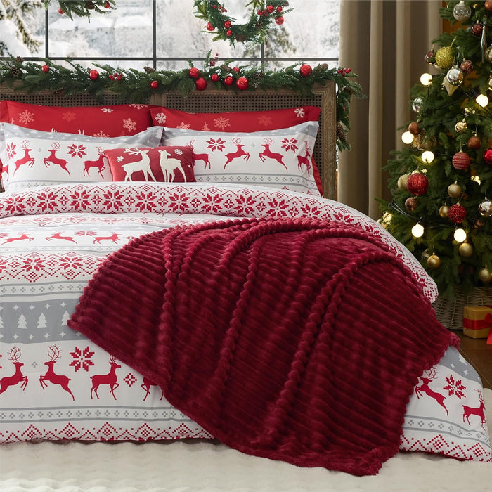 Bedsure Christmas King Comforter Set - 5 Pieces Christmas Bedding Set, King Bed in a Bag with 1 Soft Green Tree Reversible Comforter, 2 Pillow Shams, 1 Throw Blanket and 1 Decorative