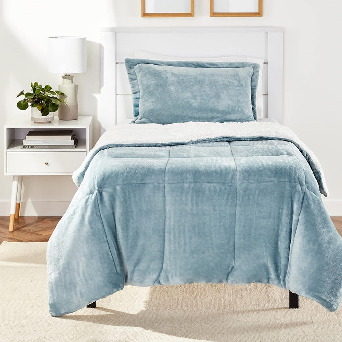 Amazon Basics 3 Piece Bedding Set, Micromink Sherpa, Ultra-Soft, Warm All Season Comforter, Full/Queen, Navy Blue, Solid