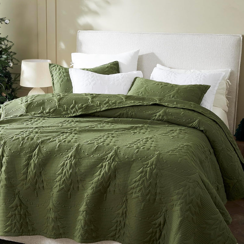 WDCOZY Red Christmas Oversized California King Size Quilt Bedding Sets with Pillow Shams, Cal King Soft Lightweight Bedspread Coverlet, 3 Pieces, 118x106 inches