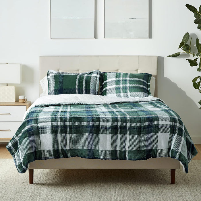 Amazon Basics 3 Piece Bedding Set, Micromink Sherpa, Ultra-Soft, Warm All Season Comforter, Full/Queen, Green Plaid