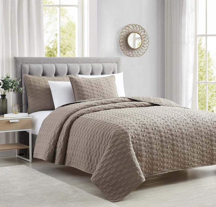 BOURINA Ultrasonic Quilt Set Bedspreads 3-Piece Bedding Set Pre-Washed Microfiber Ultra Soft Lightweight Flower Coverlet Set for All Season, Queen Taupe