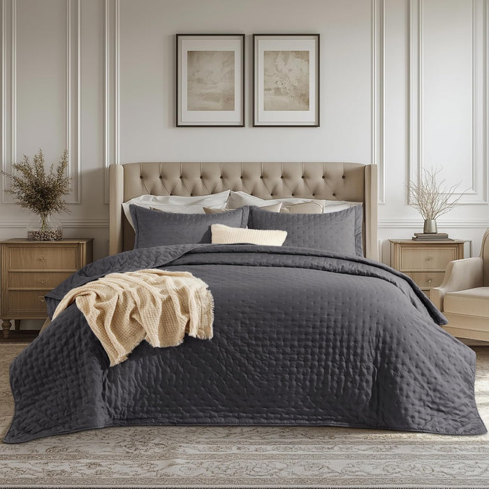 Bedsure King Quilt - Ultra Soft Quilt Bedding, Lightweight King Size Comforter, White Bedspread Coverlet for Modern Bedroom Decor, 106x96 Inch