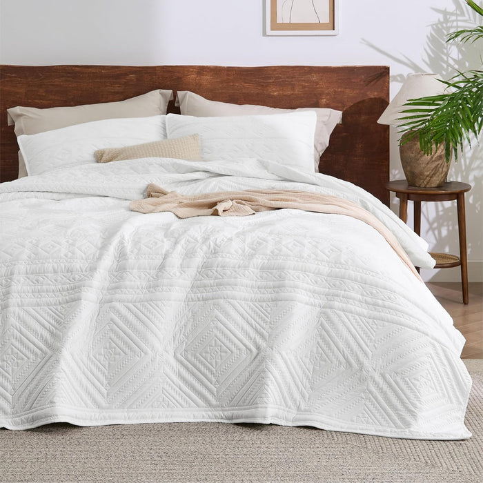 Bedsure Boho Quilt Queen Size - Lightweight Bedspread Queen Size with Geometric Stitched Pattern, Olive Green Farmhouse Soft Bedding Set Coverlet with 2 Pillow Shams for All Seasons, 90x96 inches