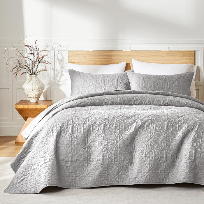 akkialla Full Queen Quilt Bedding Set for All Seasons,Lightweight White Bedspreads Queen Size,Modern Style Microfiber Soft Floral Pattern Coverlet Set(1 Quilt,2 Pillow Shams)