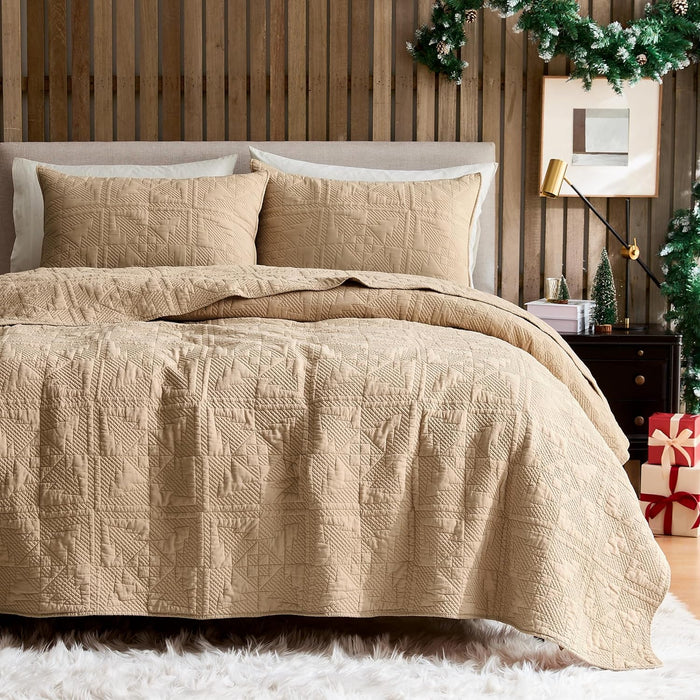 WDCOZY Red Christmas Oversized California King Size Quilt Bedding Sets with Pillow Shams, Cal King Soft Lightweight Bedspread Coverlet, 3 Pieces, 118x106 inches