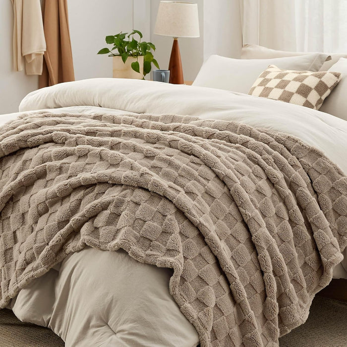 Bedsure Comforter Queen Size 5 Pieces - Queen Size Comforter Set with Fleece Throw Blanket and Decorative Pillow, Lightweiget Bedding Comforter Sets, All Season Bedding Sets, Khaki