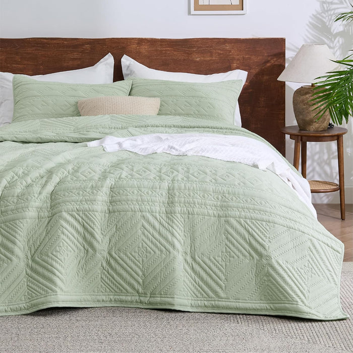 Bedsure Boho Quilt Queen Size - Lightweight Bedspread Queen Size with Geometric Stitched Pattern, Olive Green Farmhouse Soft Bedding Set Coverlet with 2 Pillow Shams for All Seasons, 90x96 inches