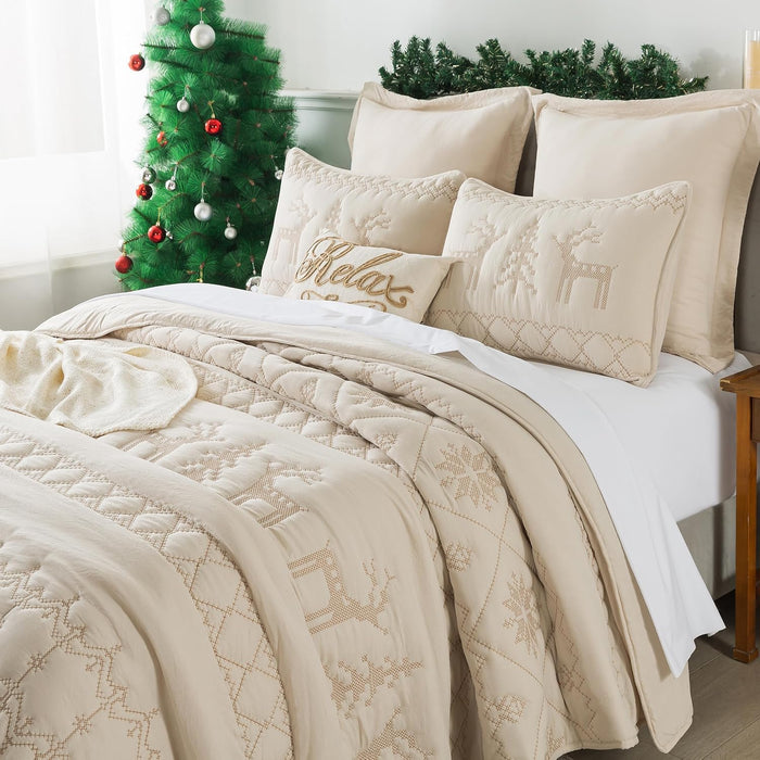 WDCOZY Red Christmas Oversized California King Size Quilt Bedding Sets with Pillow Shams, Cal King Soft Lightweight Bedspread Coverlet, 3 Pieces, 118x106 inches