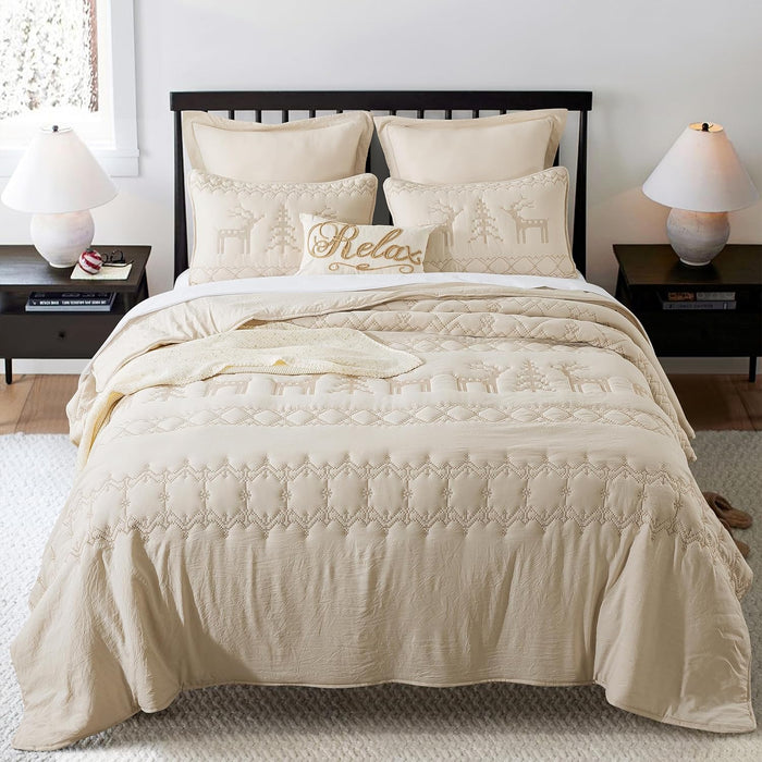 WDCOZY Christmas Queen Size Quilt Bedding Sets with Pillow Shams, Beige Lightweight Soft Bedspread Coverlet, Thin Comforter Bed Cover, All Season, 3 Pieces, 90x90 inches
