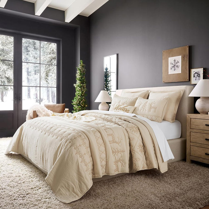 WDCOZY Christmas Queen Size Quilt Bedding Sets with Pillow Shams, Beige Lightweight Soft Bedspread Coverlet, Thin Comforter Bed Cover, All Season, 3 Pieces, 90x90 inches