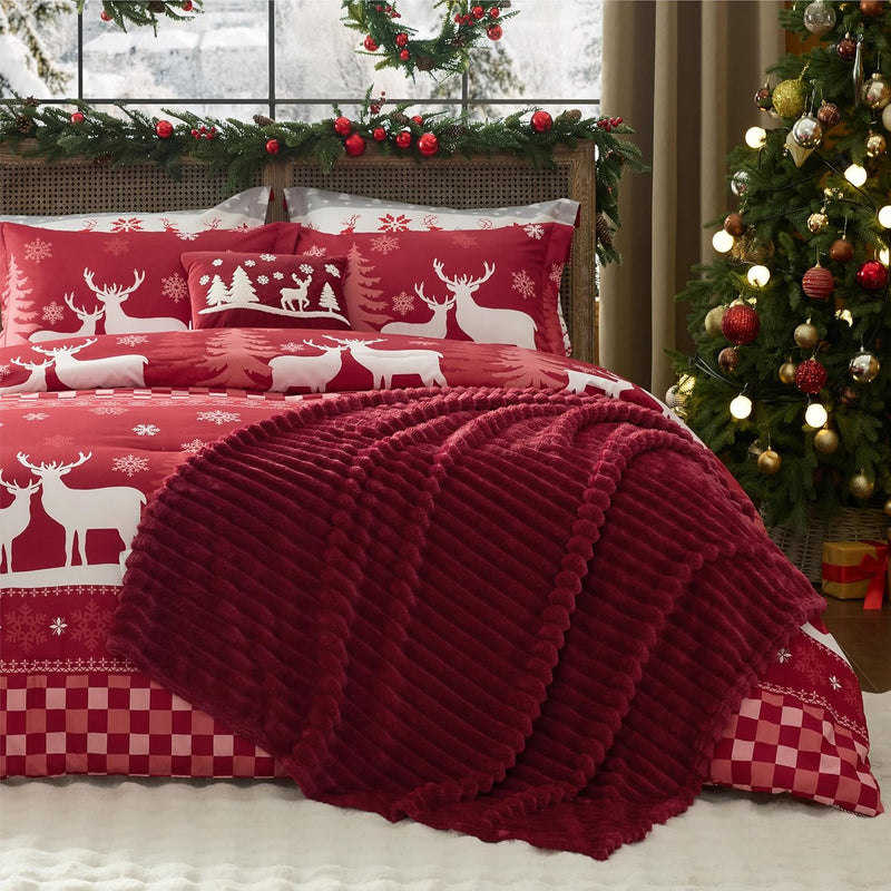 Bedsure Christmas King Comforter Set - 5 Pieces Christmas Bedding Set, King Bed in a Bag with 1 Soft Green Tree Reversible Comforter, 2 Pillow Shams, 1 Throw Blanket and 1 Decorative