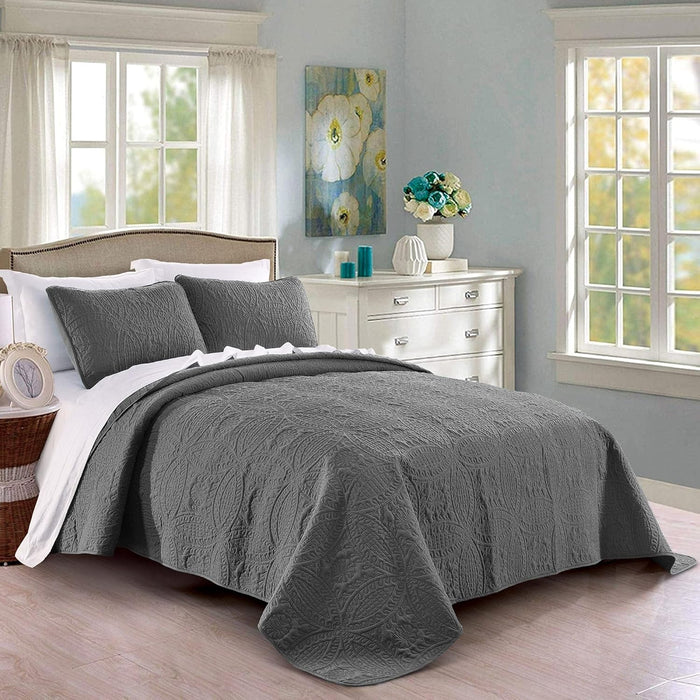 Pure Bedding Quilt Set Full/Queen Size Light Grey - Oversized Bedspread - Soft Microfiber Lightweight Coverlet for All Season - 3 Piece Includes 1 Quilt and 2 Shams, Geometric Pattern