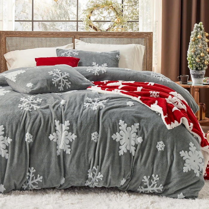 Bedsure Fluffy Christmas Comforter Set King - Christmas Bedding with White Snowflake, Warm Fleece Bed Sets for Winter, 3 Pieces, 1 Soft Plush Shaggy Comforter with 2 Pillowcases