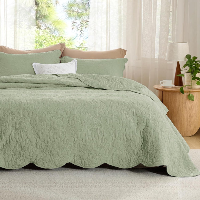 Bedsure King Quilt - Ultra Soft Quilt Bedding, Lightweight King Size Comforter, White Bedspread Coverlet for Modern Bedroom Decor, 106x96 Inch