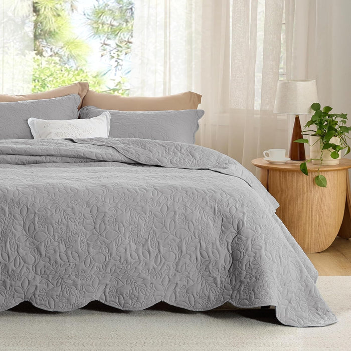 Bedsure King Quilt - Ultra Soft Quilt Bedding, Lightweight King Size Comforter, White Bedspread Coverlet for Modern Bedroom Decor, 106x96 Inch
