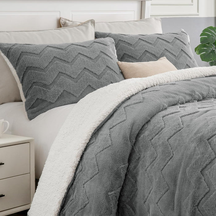 BEDELITE Fluffy Queen Comforter Set - Super Soft Sherpa Navy Comforter for Queen Size Bed, Luxury Warm Bedding Set for Winter, Fuzzy Bed Set 3 Pieces (1 Comforter, 2 Pillowcases)